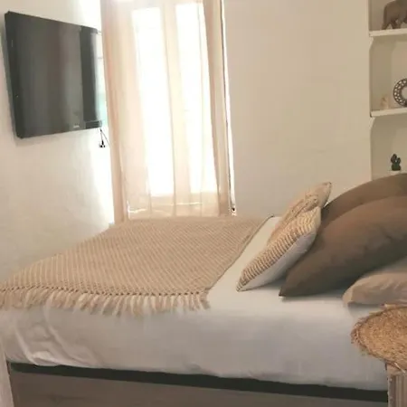 Apartment Cosy Situe A 2mn De La A Pied Climatise Villefranche-sur-Mer